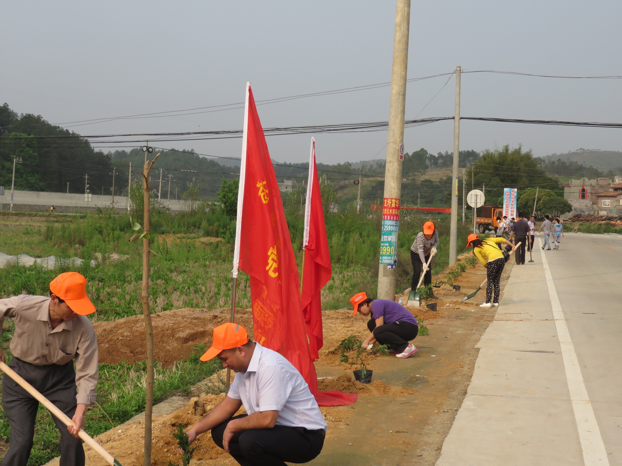 3月19日，龍圩區(qū)人民政府麥用潤副區(qū)長、大坡鎮(zhèn)政府鐘柱海書記、桂東公路管理局陳志武書記、蒼梧公路管理局樂金梅局長等領(lǐng)導(dǎo)與