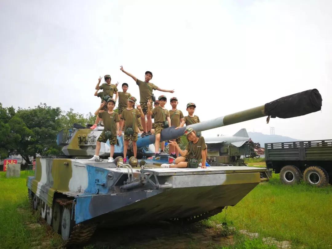 英姿颯爽小警察，精彩別樣夏令營(yíng)