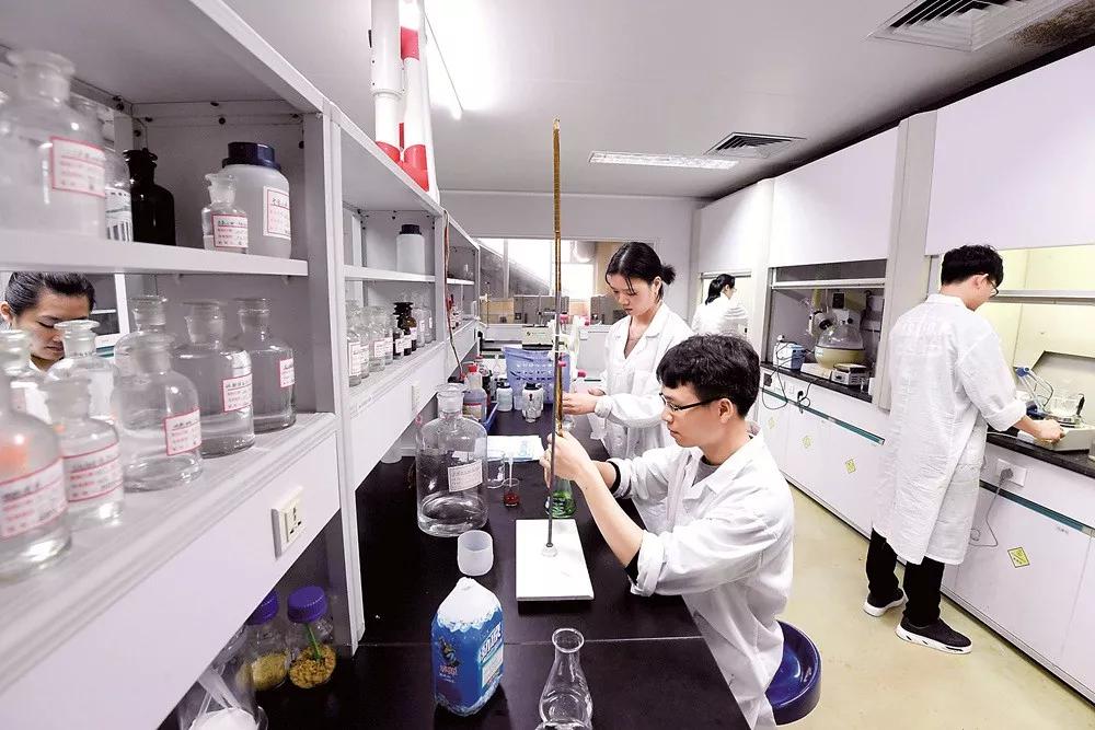 64歲仍堅(jiān)守一線，梧州這個(gè)為“產(chǎn)品質(zhì)量和榮譽(yù)而戰(zhàn)”的團(tuán)隊(duì)獲國(guó)家級(jí)榮譽(yù)