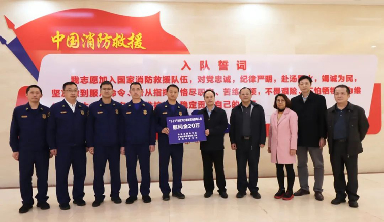 全國(guó)、自治區(qū)和梧州市三級(jí)總工會(huì)慰問(wèn)參與東航飛行事故現(xiàn)場(chǎng)搜尋工作人員