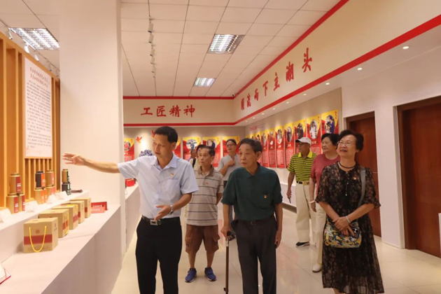 退休不褪色，丹心永向黨丨市總工會退休黨支部開展主題黨日活動