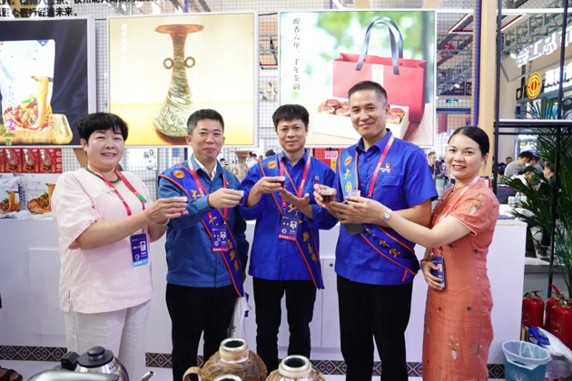 梧茶飄香展魅力，技能創(chuàng)新眾人捧丨梧州六堡茶亮相第二屆大國工匠創(chuàng)新交流大會