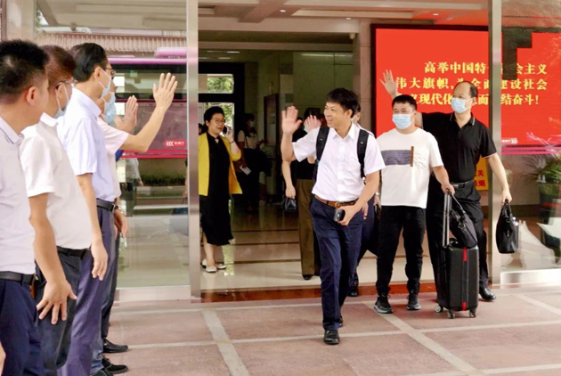 廣西出席中國(guó)工會(huì)十八大代表抵京