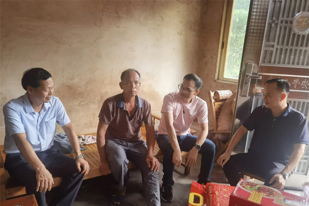 市總工會(huì)開展入戶走訪，助力鄉(xiāng)村振興工作