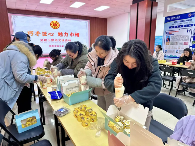 “花”樣過(guò)節(jié)，綻放巾幗芳華系列（五）丨市總工會(huì)開(kāi)展“巧手匠心 魅力巾幗”女職工技藝交流活動(dòng)