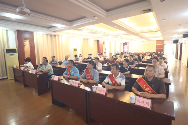 熱血沸騰！梧州市總工會(huì)組織集中收看紀(jì)念中國(guó)人民抗日戰(zhàn)爭(zhēng)暨世界反法西斯戰(zhàn)爭(zhēng)勝利80周年大會(huì)