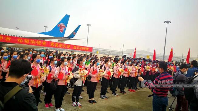 今天，梧州的英雄辭別黃鶴樓回家了