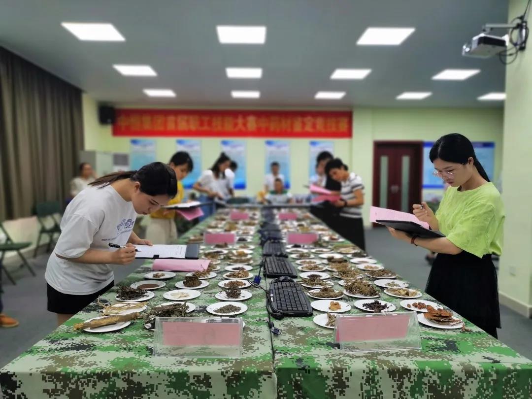 梧州郵政分公司開(kāi)展送清涼慰問(wèn)活動(dòng)