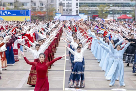 【跟黨奮進(jìn)新征程 巾幗建功新時(shí)代】梧州市第十二屆婦女國(guó)風(fēng)趣味體育運(yùn)動(dòng)會(huì)暨“梧家巧姐姐”國(guó)潮集市，精彩綻放！