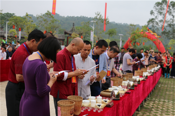 勞動(dòng)節(jié)里來(lái)比茶