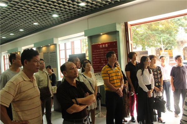 為踐行社會(huì)主義核心價(jià)值觀(guān)，進(jìn)一步弘揚(yáng)優(yōu)秀傳統(tǒng)文化，引領(lǐng)全市廣大職工群眾文明祭祖，文明追思。4月3日梧州市總工會(huì)組織干部職